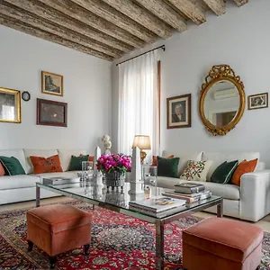  Appartamento Miracoli With View On The Canal R&r